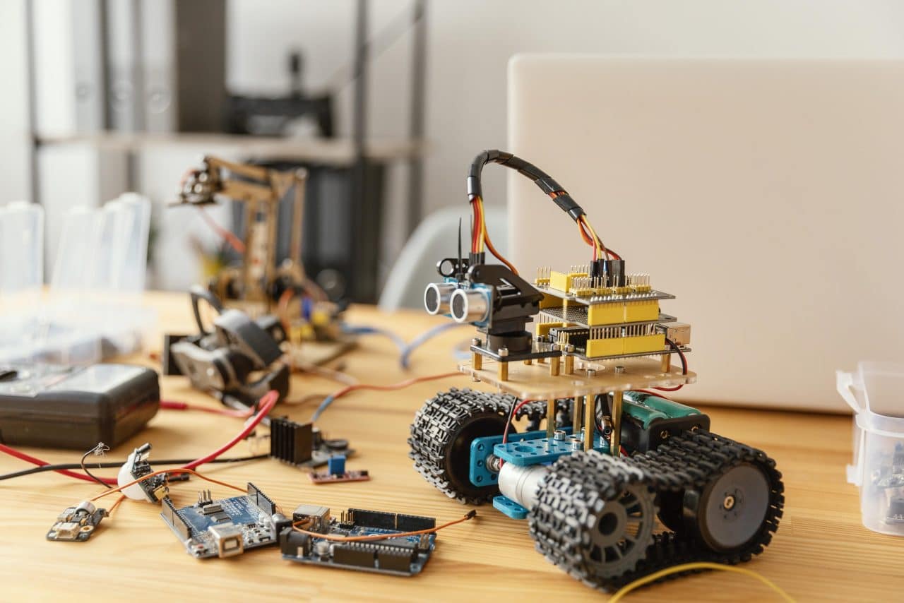 yeezy380蜜桃粉和白色 Robotics Competition